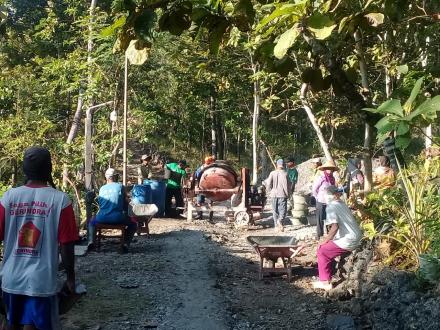 PUASA TAK MENYURUTKAN SEMANGAT WARGA UNTUK KERJABAKTI